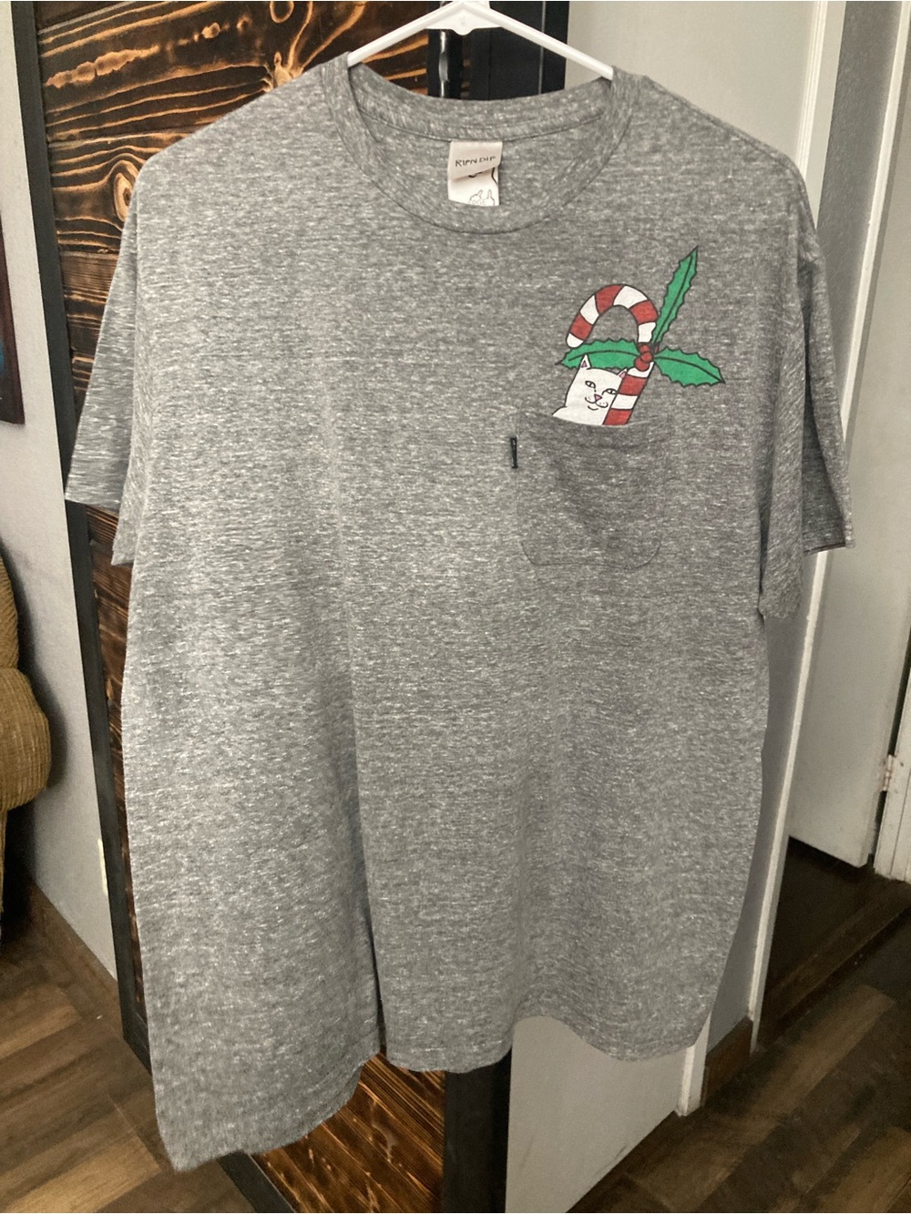 Woman’s Gray Pocket Tee with Candy Cane Cat Graphic Size Large